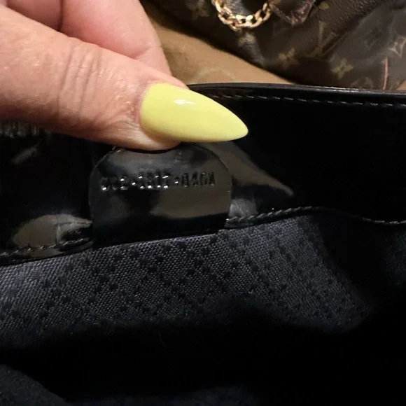 Gucci Patent Leather Hobo Shoulder bag - Picture 8 of 16